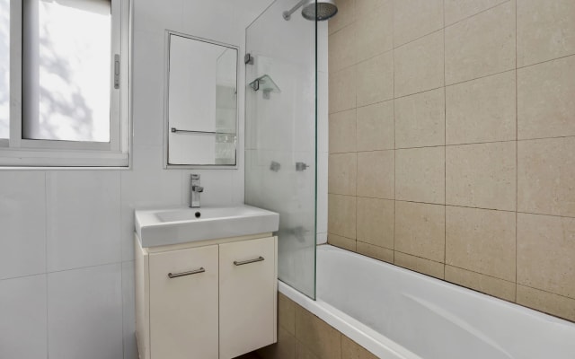 Sunny private room in naturist/nudist shared Bondi apartment  - Picture 10