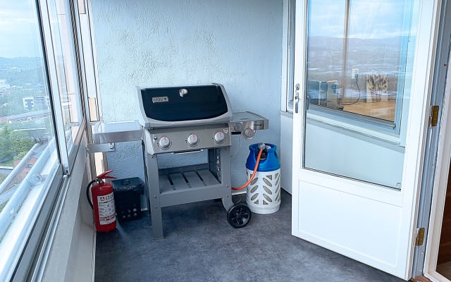 Apartamento modernizado perto da natureza, com estacionamento