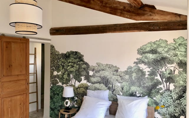  Calm, provencal charm, breathtaking views, heart of the walled city