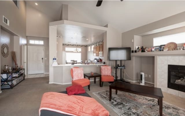 Disfrute de Las Vegas en una hermosa casa cerca de la tira y Speedway