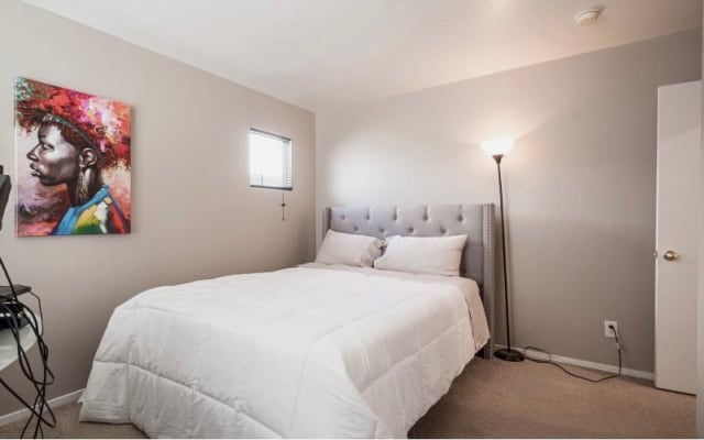 Disfrute de Las Vegas en una hermosa casa cerca de la tira y Speedway