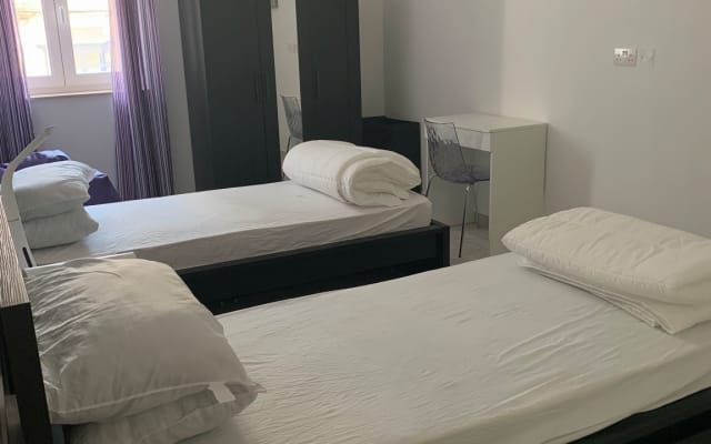 Ensuite Single Bedroom - Perfect Location