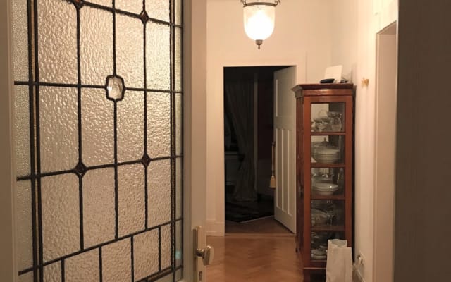 Room in a turn of the century building - Picture 9