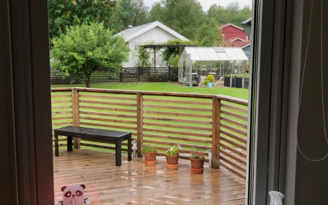 Chambre confortable avec vue sur le jardin