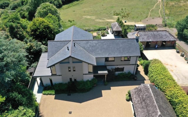 Belle maison contemporaine avec vue imprenable sur le sud