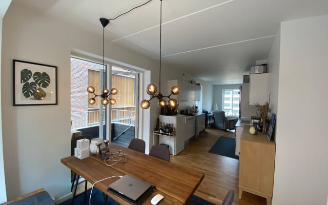 Privates Schlafzimmer in moderner Wohnung