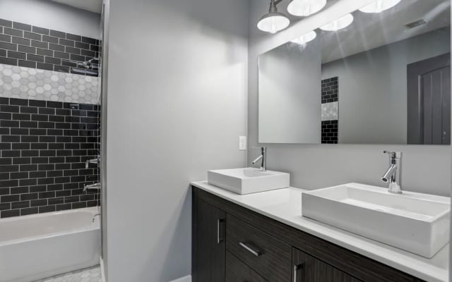 Schönes privates Schlafzimmer und Badezimmer