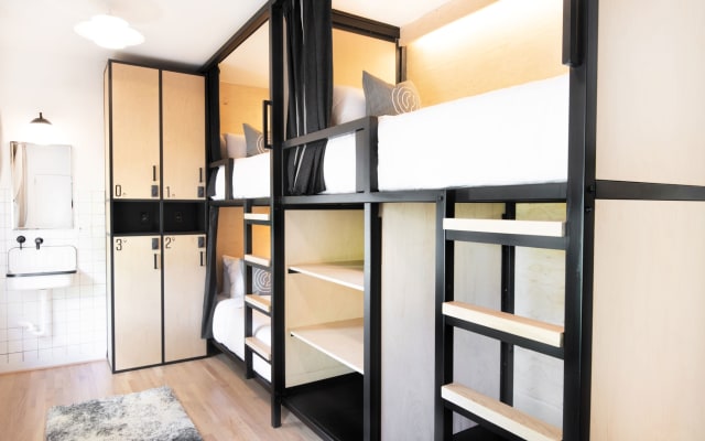 Hostel: 3-Person Mixed Shared Room Twin Bunk Bed