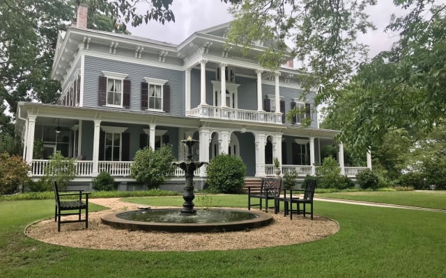 Elmwood 1820 Bed & Breakfast Inn