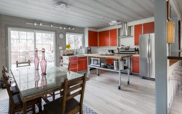 Riverside Lodge House mit Naturisten als Gastgeber nebenan