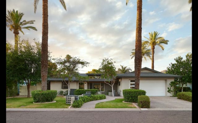 Private bedroom/bathroom in clothing-optional home with pool/hot tub