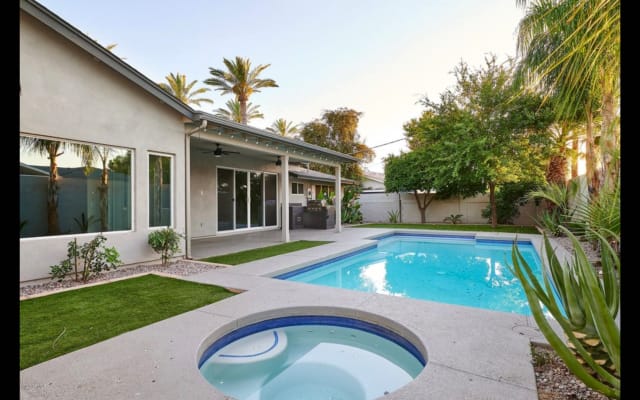 Private bedroom/bathroom in clothing-optional home with pool/hot tub