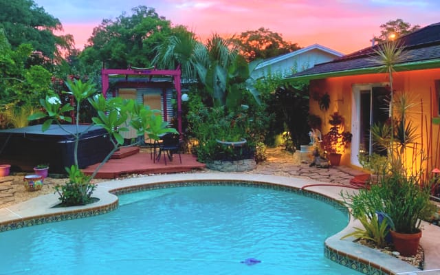 Clothing Optional - CrowAsis Citrus Room- pool & hot tub - Queen Bed - Picture 9