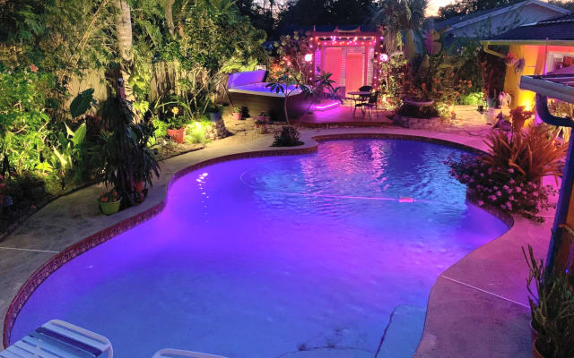Clothing Optional - CrowAsis Citrus Room- pool & hot tub - Queen Bed - Picture 17