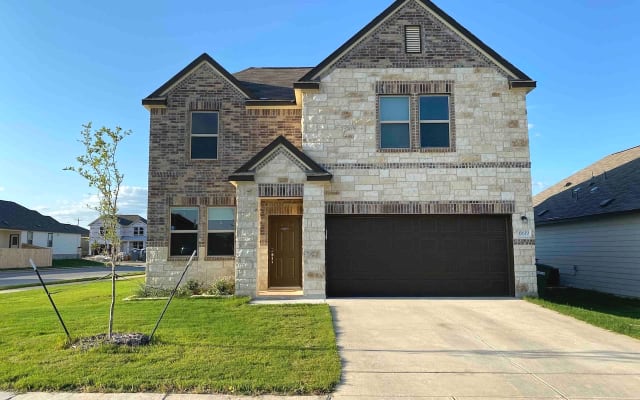 Casa nova a menos de 5 minutos da base de Lackland.