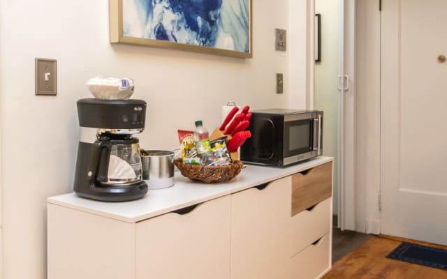 Furnished First-Floor Studio in Coolidge Corner - Picture 9