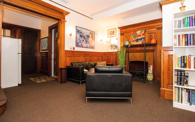 Sunny private room,Longwood, Fenway - Picture 4