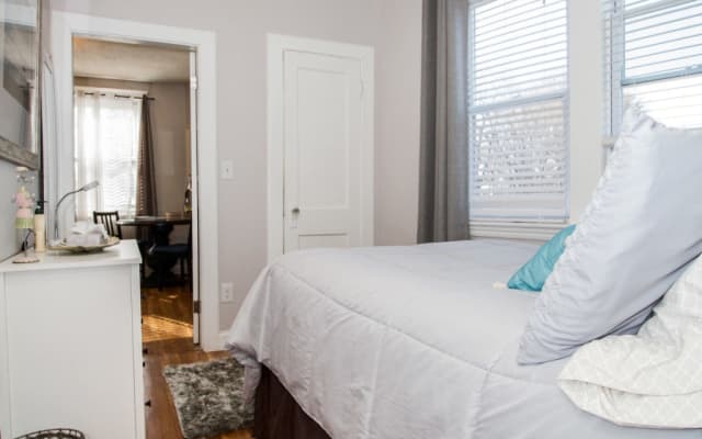 Top Floor, Cozy Bright Furnished One Bedroom