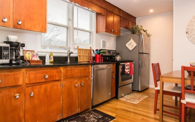 Beautiful,2 BR,close to Fenway,public T, parkng