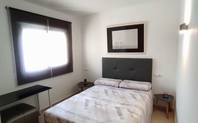 Zimmer in ruhiger Wohnung in Ibiza-Stadt