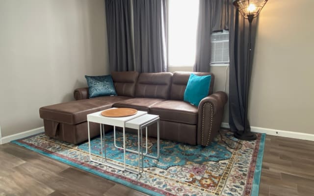 West Hollywood Getaway! - Entire Apt. Deep Soak Tub