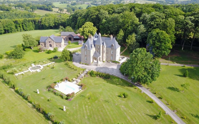 Montbrault castle