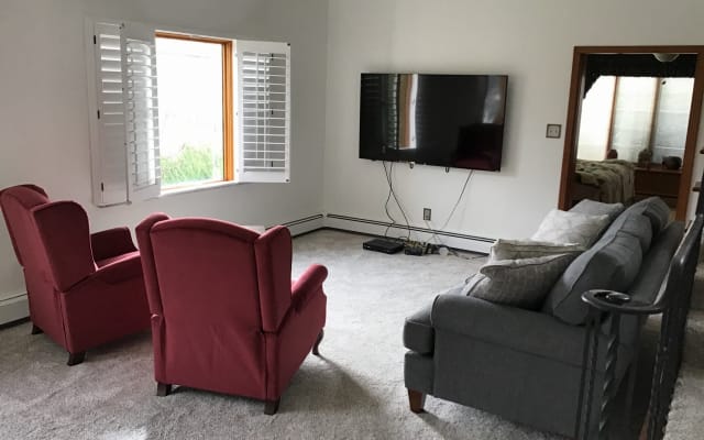 Farm House (Red Rooster Suite)