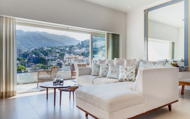 Romanische Zone, Zenith 601, 2 Balkone mit Blick, Lux Rooftop Pool/Spa
