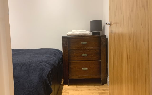 Cozy double-bed room close to Central London