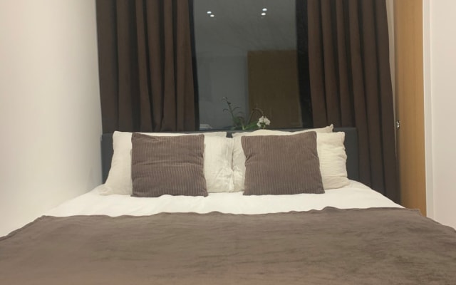 A king sized bed awaits you in central London! - Picture 1