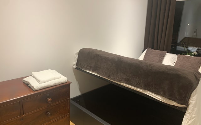 A king sized bed awaits you in central London! - Picture 2