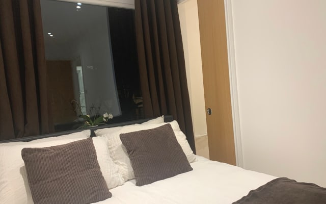 A king sized bed awaits you in central London!