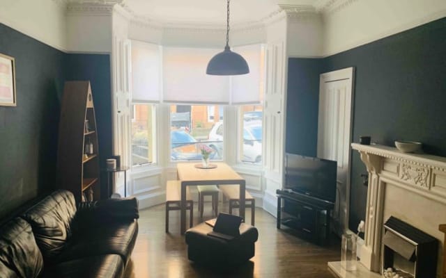 Private room in main door flat
