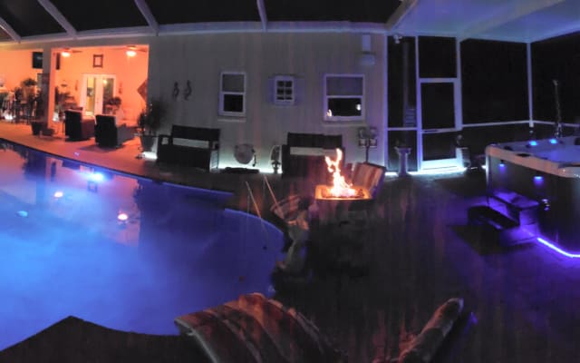 Annonce de Martin and Eric sur misterb&b - Pool at night