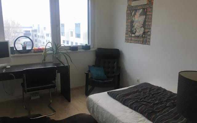 Guest room in a quite and modern apartment