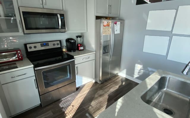 CUTE STUDIO IN MIDTOWN, high-rise building, Walk to everything!