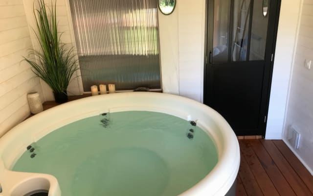 Quarto independente, acesso à piscina e ao jacuzzi - Foto 20