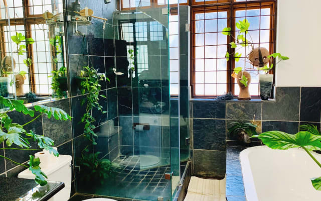 Room In Fully Furnished 3 bedroom, 2 bathroom apartment with Sauna - Picture 12