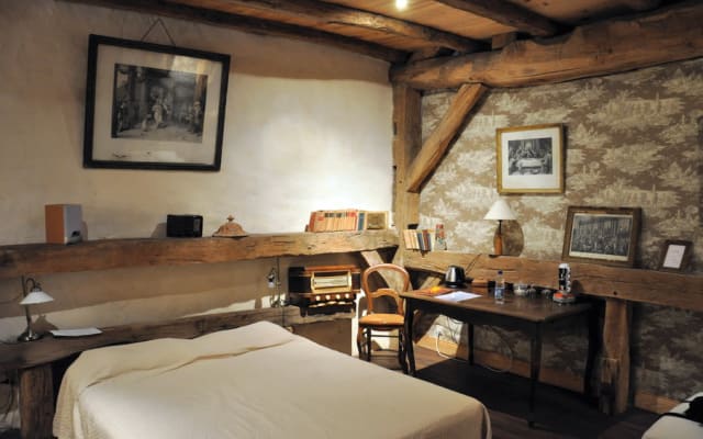 Castle courtyard room