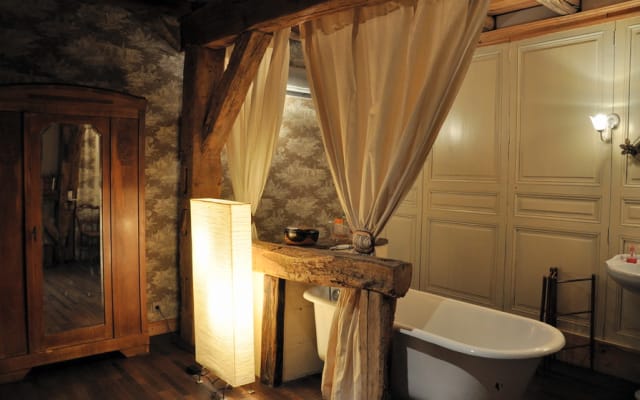 Castle courtyard room