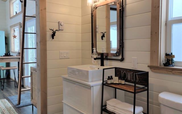 Tiny Home Escape with mountain views - Picture 14