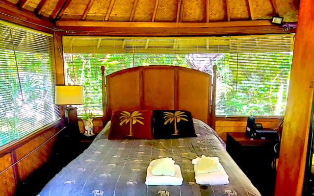 Bali Cottage en bord de mer Gazebo de yoga/massage, plage nue...