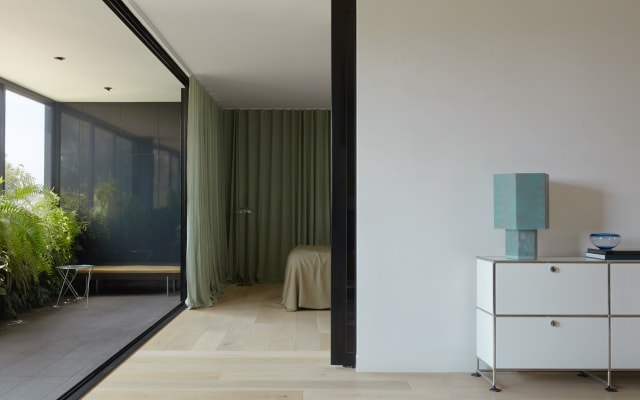 Luxury stay for travellers in St Kilda Penthouse