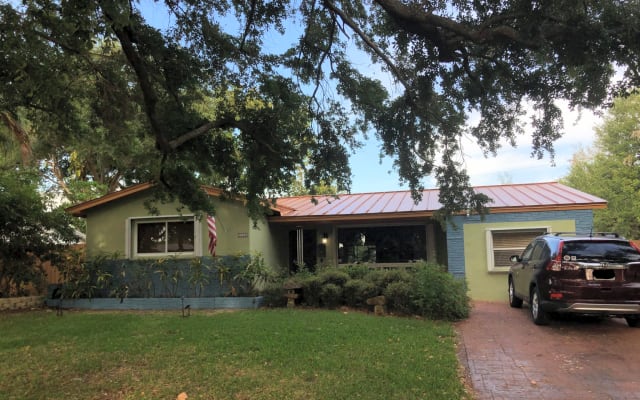 Freedom in the buff with hot tub--queen size bed - Picture 20