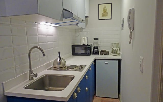 Gemütliche restaurierte Wohnung aus den 1950er Jahren in der Nähe der...