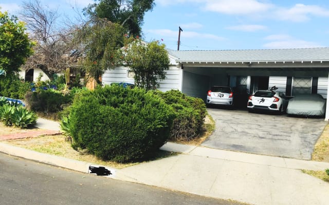 COZY OASIS IN VALLEY GLEN - Picture 20