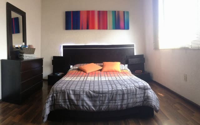 Zimmer in einem Appartement für Führungskräfte im Süden von León, Gto.