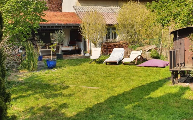 Habitación tranquila en casa con jardín a 350 m al sur de la estación