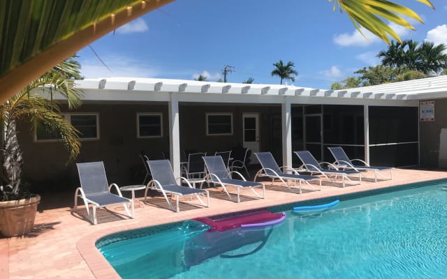 1 Bedroom Suite w/Queen bed - Boutique Hotel Centrally Located -