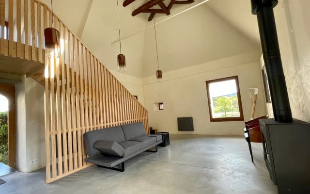 NEW - Superb renovated barn